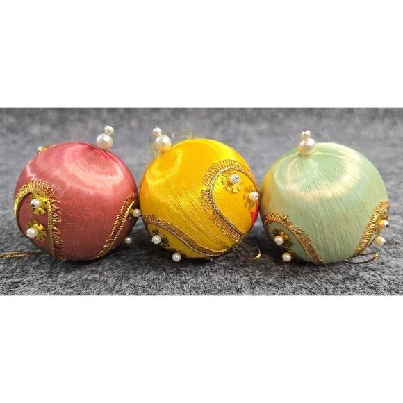 (3) Vintage Christmas Ornaments Push Pin Pink Yellow Green Tree Santa - Picture 1 of 8